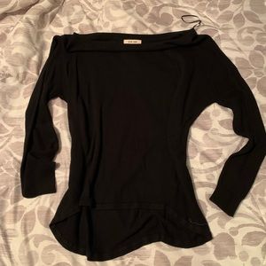 Basic boat neck black tee